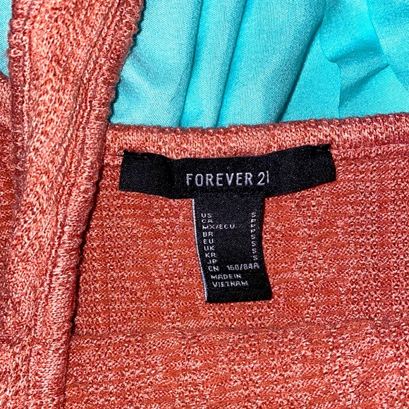 Crop top - Picture 2 of 2